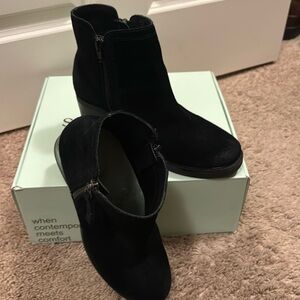 Black suede Salvia ankle boots